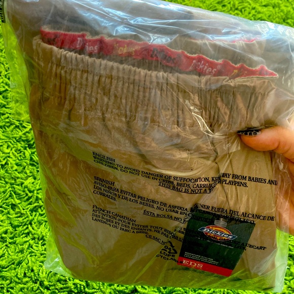 Dickies Women's EDS Signature Tapered Leg Cargo Scrub Pants - Picture 6 of 7